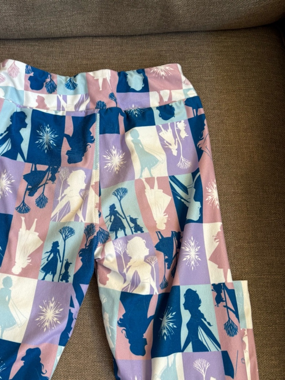 Disney Girls' Light Blue Graphic Leggings. Size Medium. INV25/491